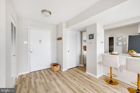 $219,000 | 5340 Holmes Run Parkway, Unit 1407, Alexandria, VA 22304