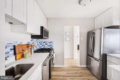 $219,000 | 5340 Holmes Run Parkway, Unit 1407, Alexandria, VA 22304