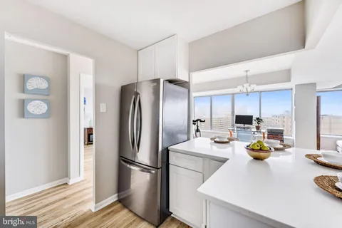 $219,000 | 5340 Holmes Run Parkway, Unit 1407, Alexandria, VA 22304