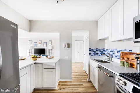 $219,000 | 5340 Holmes Run Parkway, Unit 1407, Alexandria, VA 22304