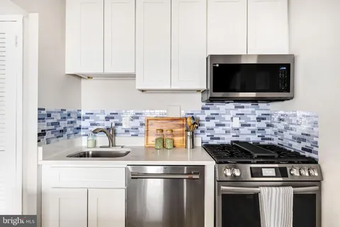 $219,000 | 5340 Holmes Run Parkway, Unit 1407, Alexandria, VA 22304