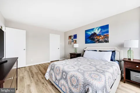 $219,000 | 5340 Holmes Run Parkway, Unit 1407, Alexandria, VA 22304