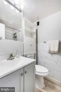 $219,000 | 5340 Holmes Run Parkway, Unit 1407, Alexandria, VA 22304