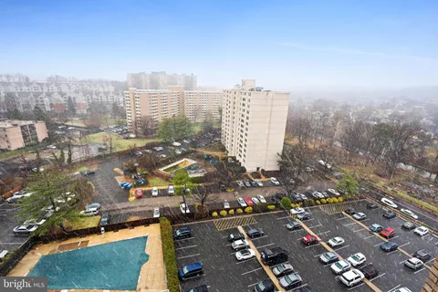 $219,000 | 5340 Holmes Run Parkway, Unit 1407, Alexandria, VA 22304