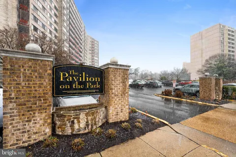 $219,000 | 5340 Holmes Run Parkway, Unit 1407, Alexandria, VA 22304