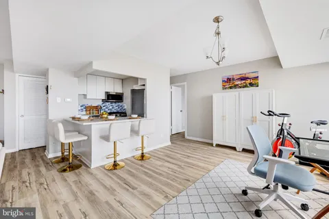 $219,000 | 5340 Holmes Run Parkway, Unit 1407, Alexandria, VA 22304