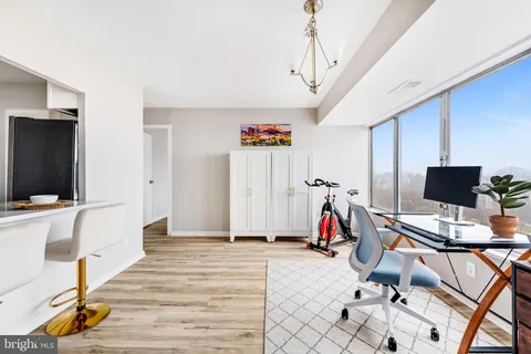$219,000 | 5340 Holmes Run Parkway, Unit 1407, Alexandria, VA 22304