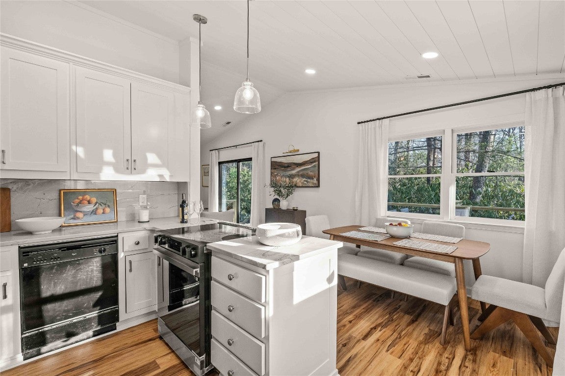 322 Satulah Ridge Road Highlands, NC 28741 - Photo 13 of 34 Kitchen and Dining Area