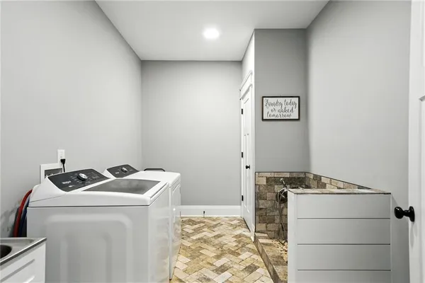 an empty room with windows and ceiling fan