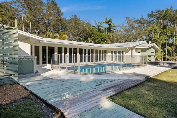 a view of a house with backyard and sitting area