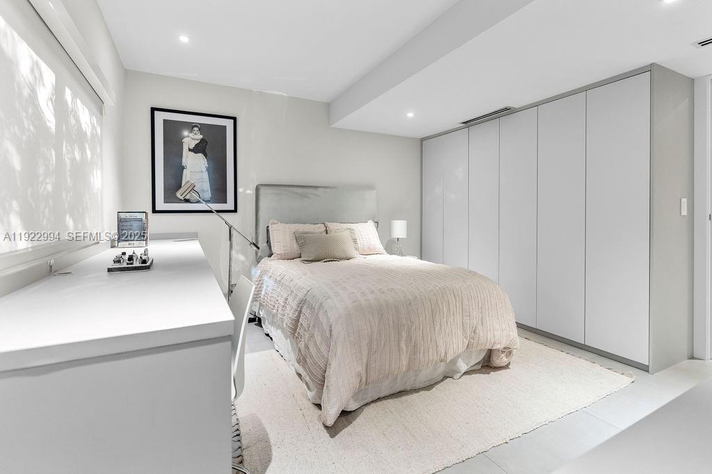 4095 Battersea Road Miami, FL 33133 - Photo 29 of 82 a bedroom with a bed and painting on the wall