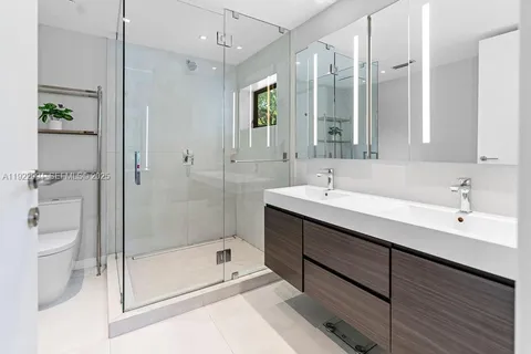 $5,595,000 | 4095 Battersea Road, Miami, FL 33133