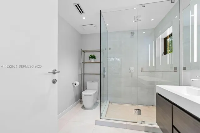 $5,595,000 | 4095 Battersea Road, Miami, FL 33133