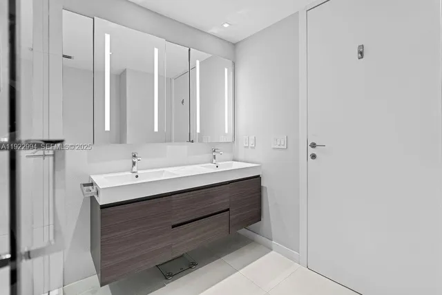 $5,595,000 | 4095 Battersea Road, Miami, FL 33133