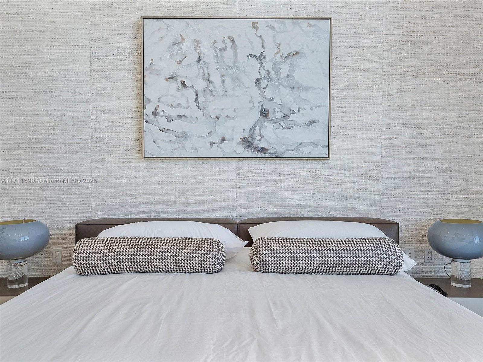 21 Isle Of Venice Drive, Unit PH1 Fort Lauderdale, FL 33301 - Photo 17 of 21 a bedroom with a bed and lamp