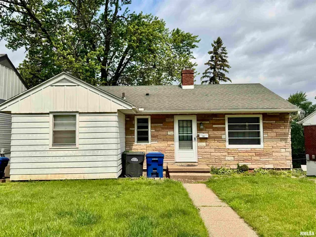 $125,000 | 1030 Grandview Drive, Clinton, IA 52732