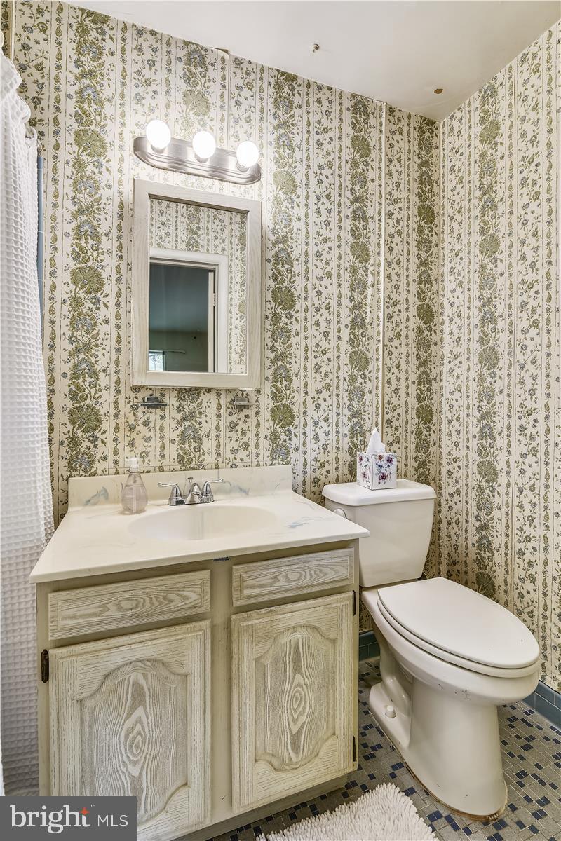 3538 Cornell Road Fairfax, VA 22030 - Photo 36 of 61 Master bedroom full bath - retro!