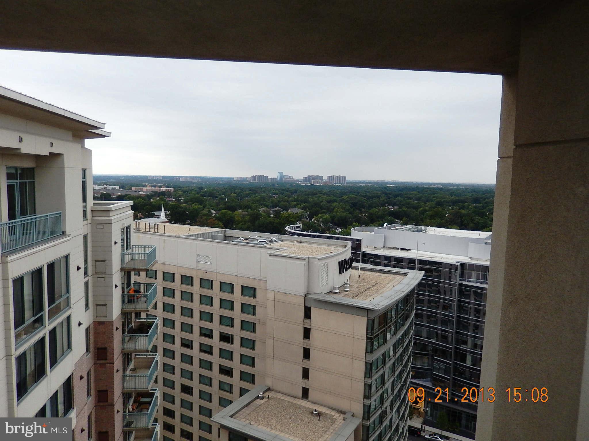 851 North Glebe Road, Unit 1018 Arlington, VA 22203 - Photo 16 of 24 a balcony with a sink