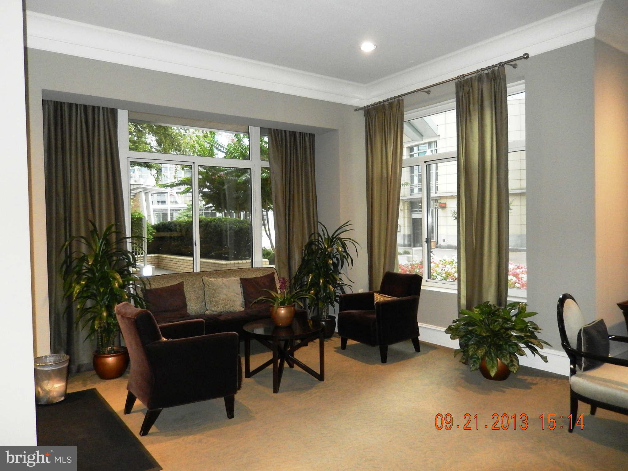 851 North Glebe Road, Unit 1018 Arlington, VA 22203 - Photo 22 of 24 a living room with furniture and a large window