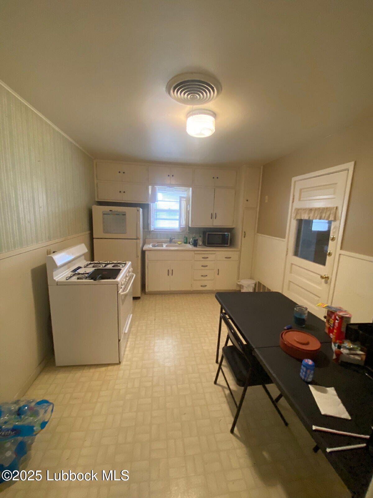 3205 33rd Street Lubbock, TX 79410 - Photo 4 of 5 kitchen
