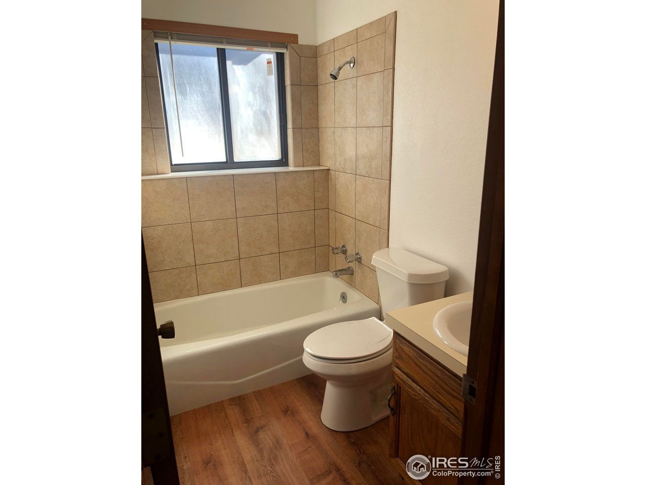 4702 9th St Road Greeley, CO 80634 - Photo 11 of 18 2nd Full Bathroom