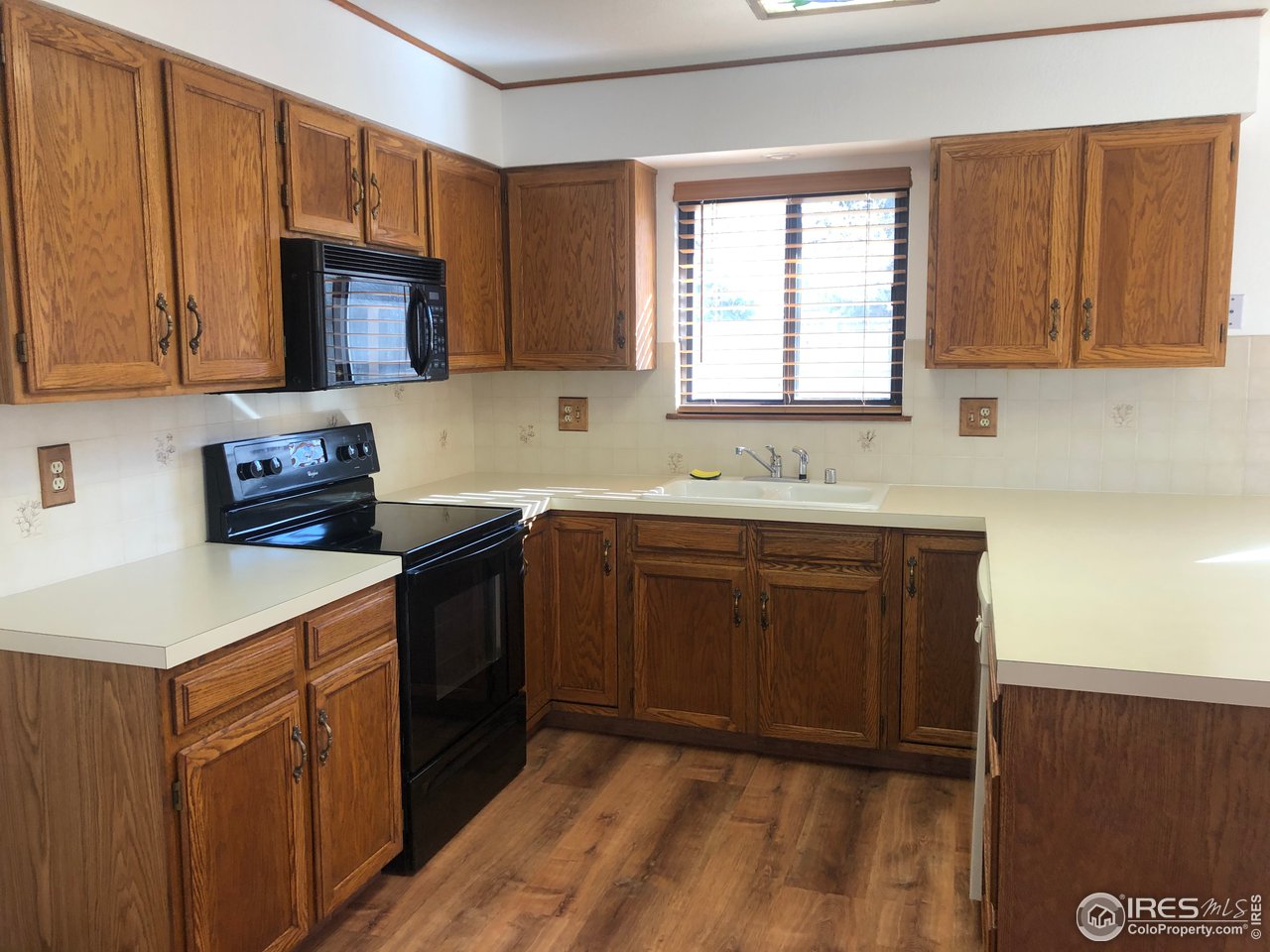 4702 9th St Road Greeley, CO 80634 - Photo 4 of 18 Tons of Natural Light!