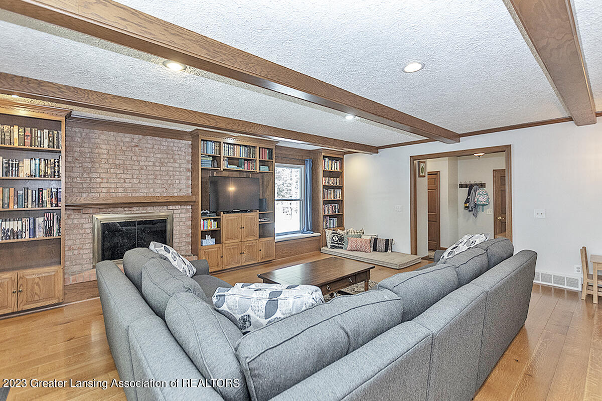 2895 Hagadorn Road Mason, MI 48854 - Photo 8 of 25 08