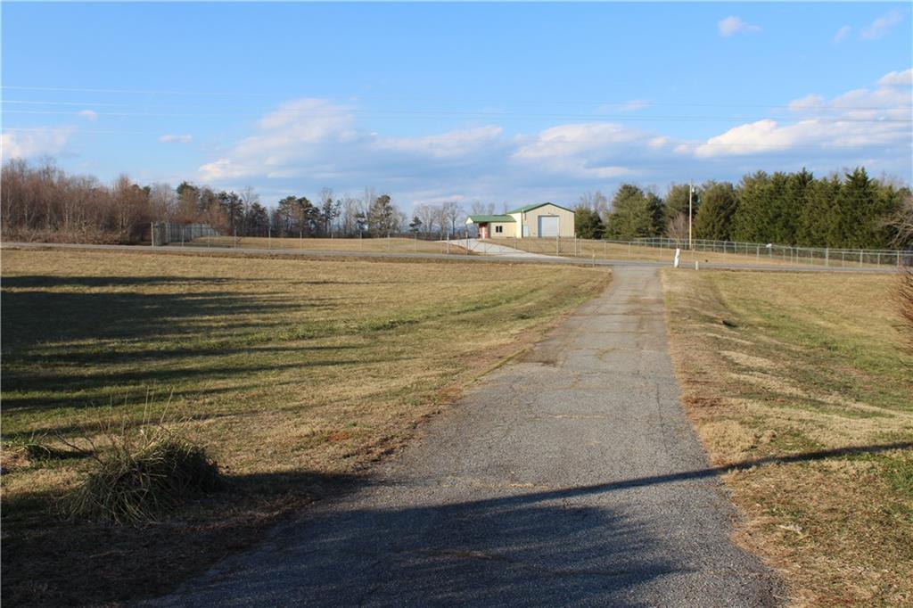 1909 Jamestown Road Morganton, NC 28655 - Photo 4 of 24 Gallery Image 4