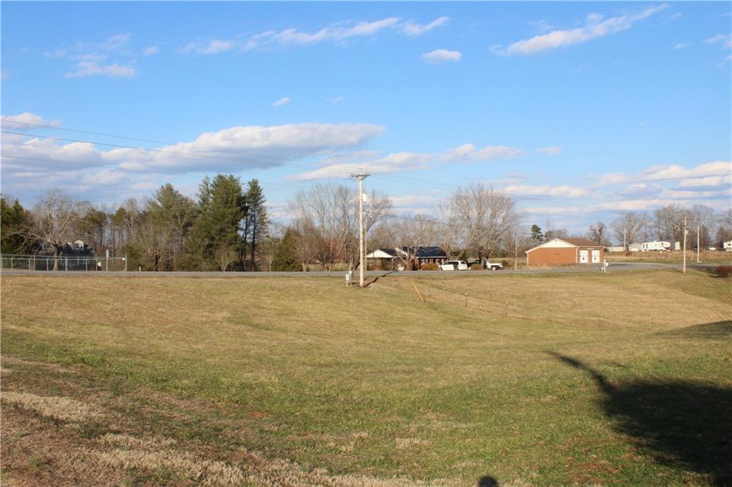 1909 Jamestown Road Morganton, NC 28655 - Photo 6 of 24 Gallery Image 6