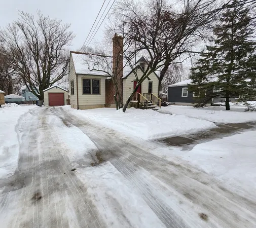 $2,650 | 365 Vandalia Street, Elgin, IL 60123