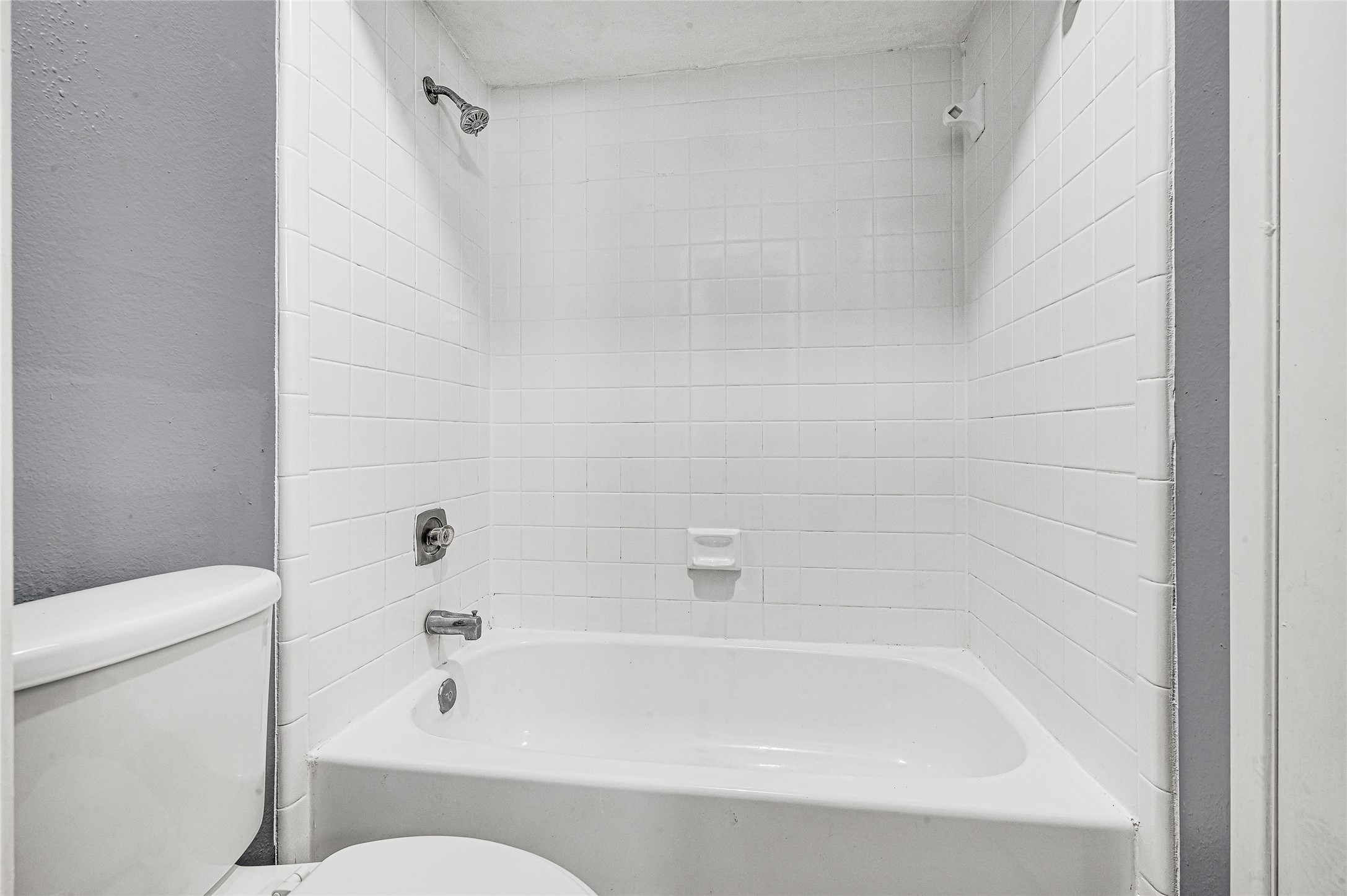 4170 Amir Street Houston, TX 77072 - Photo 12 of 18 a bathroom with a bathtub and a toilet