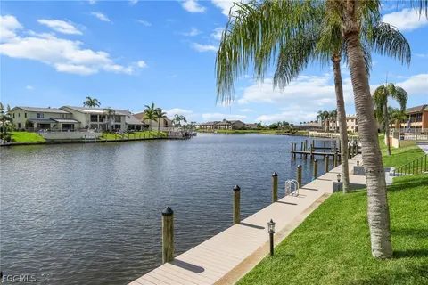 $199,900 | 3631 Southeast 10th Avenue, Unit 102, Cape Coral, FL 33904