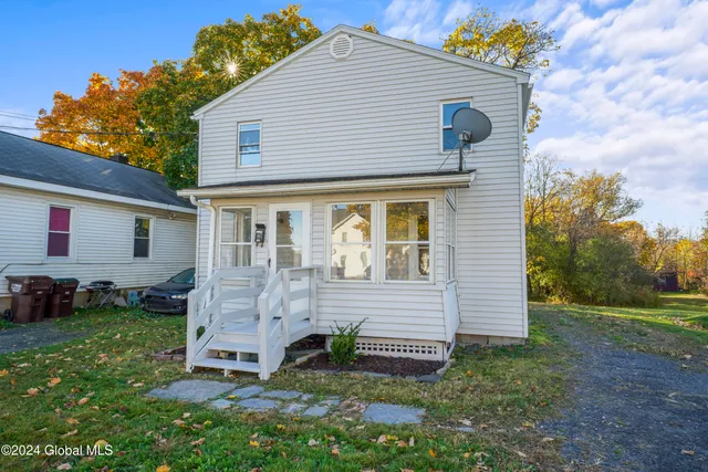 $220,000 | 124 Cottage Street, Ravena, NY 12143