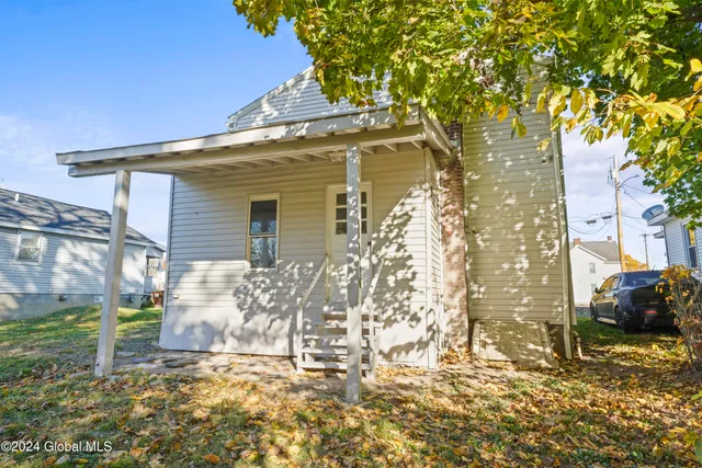 $220,000 | 124 Cottage Street, Ravena, NY 12143