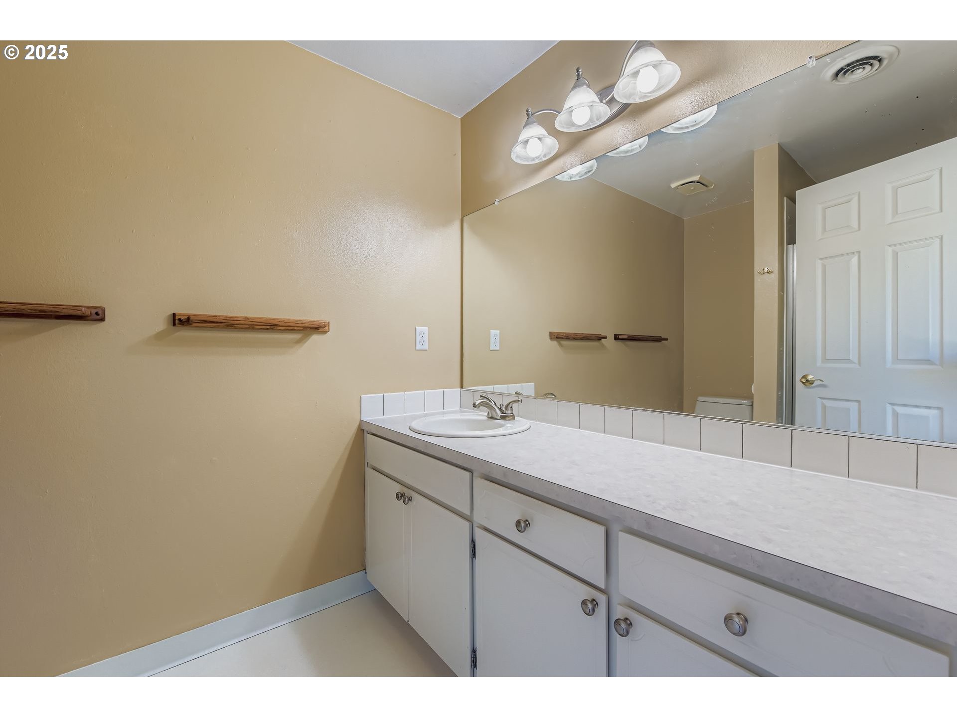 3205 Southwest 180th Place Beaverton, OR 97003 - Photo 13 of 47