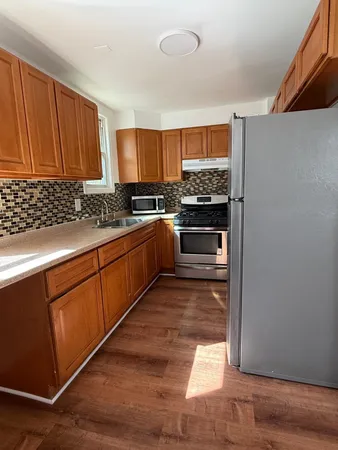 $2,350 | 85 Kearney Avenue, Unit 3, Jersey City, NJ 07305