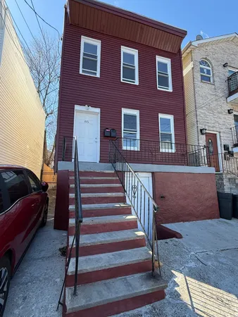 $2,350 | 85 Kearney Avenue, Unit 3, Jersey City, NJ 07305