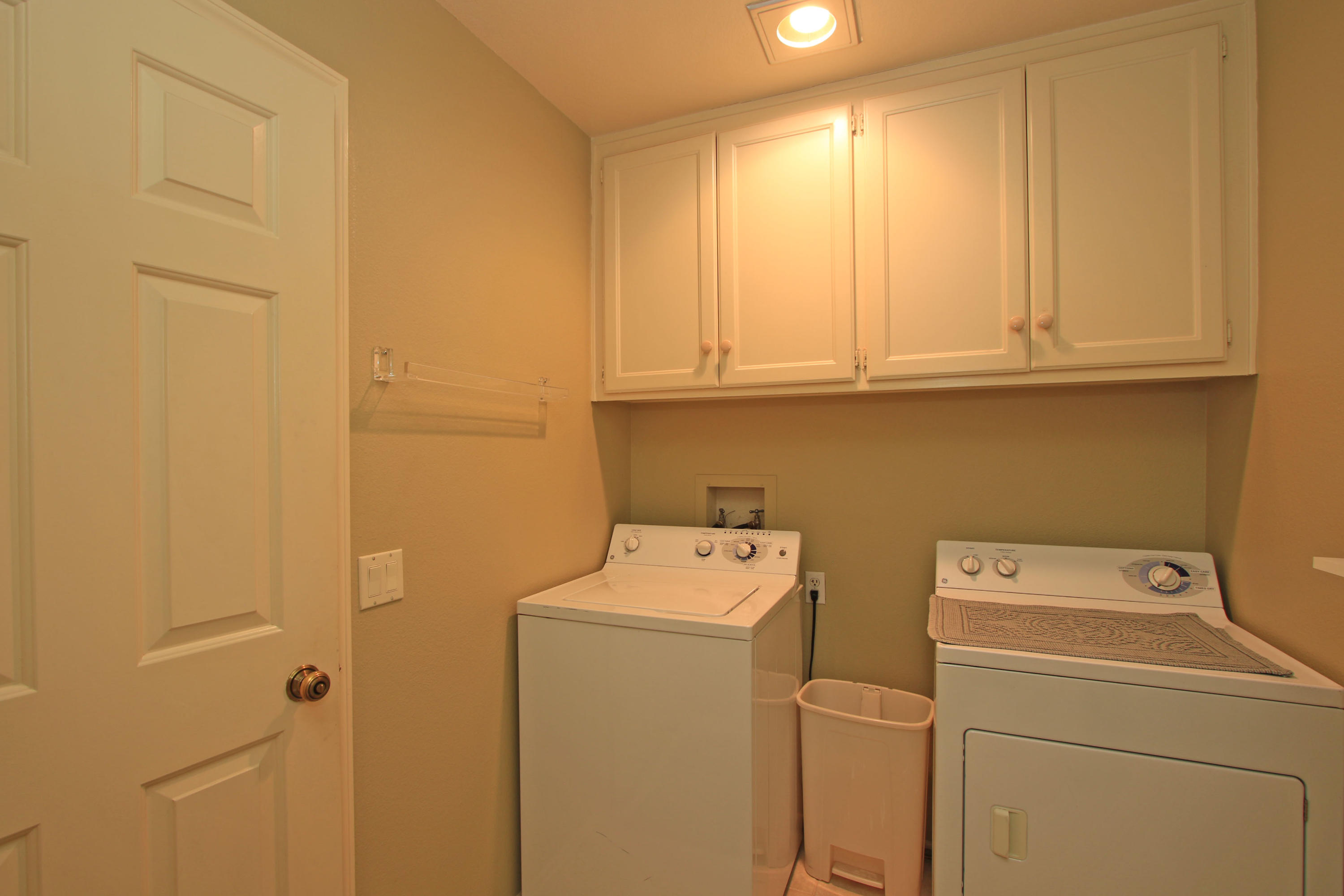 368 Red River Road Palm Desert, CA 92211 - Photo 29 of 36 a utility room with dryer and washer