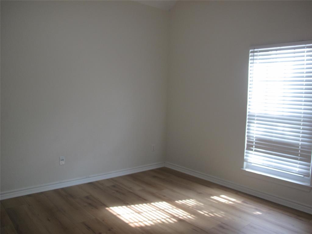 303 Quail Run Road Red Oak, TX 75154 - Photo 17 of 19 an empty room with a window