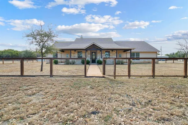 $750,000 | 1211 County Road 1024, Glen Rose, TX 76043