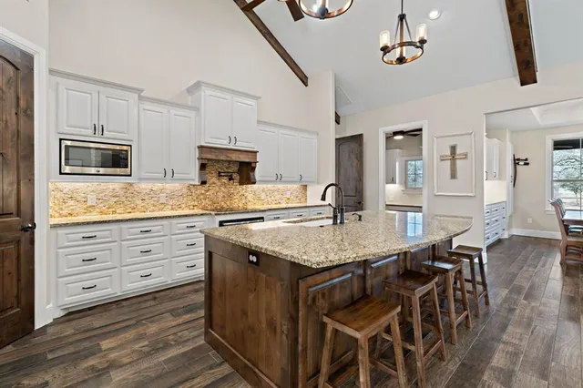 $750,000 | 1211 County Road 1024, Glen Rose, TX 76043