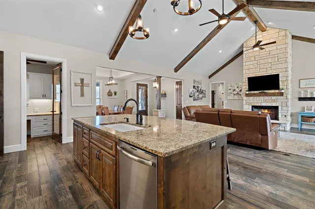 $750,000 | 1211 County Road 1024, Glen Rose, TX 76043