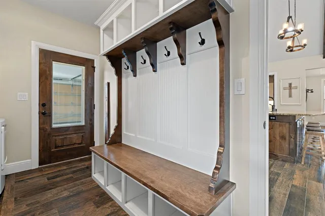 $750,000 | 1211 County Road 1024, Glen Rose, TX 76043