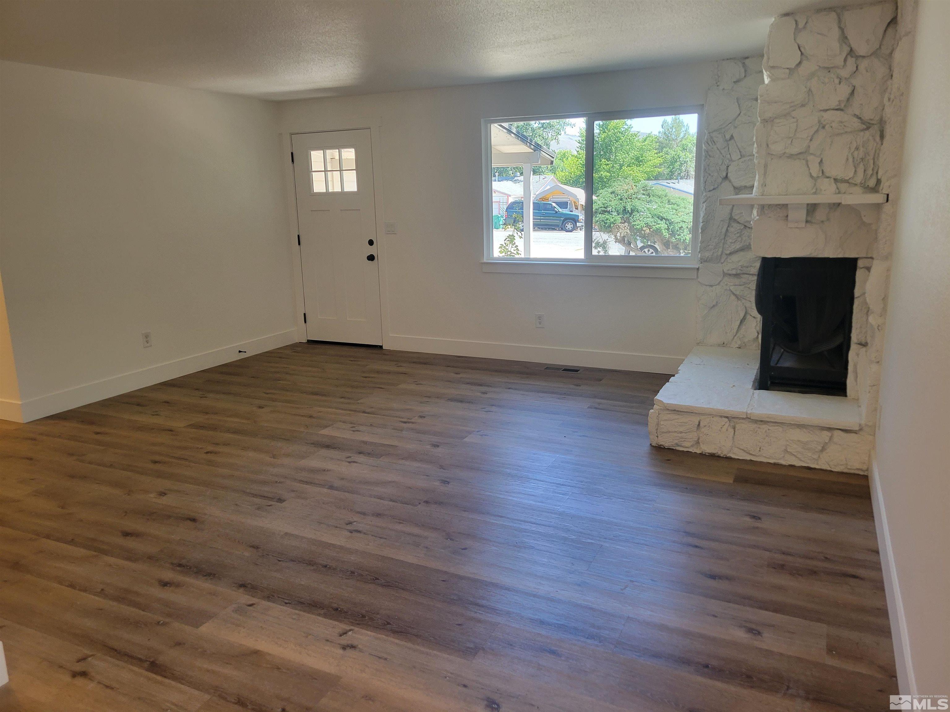 106 Opalite Court Reno, NV 89521 - Photo 4 of 23 Photo 4