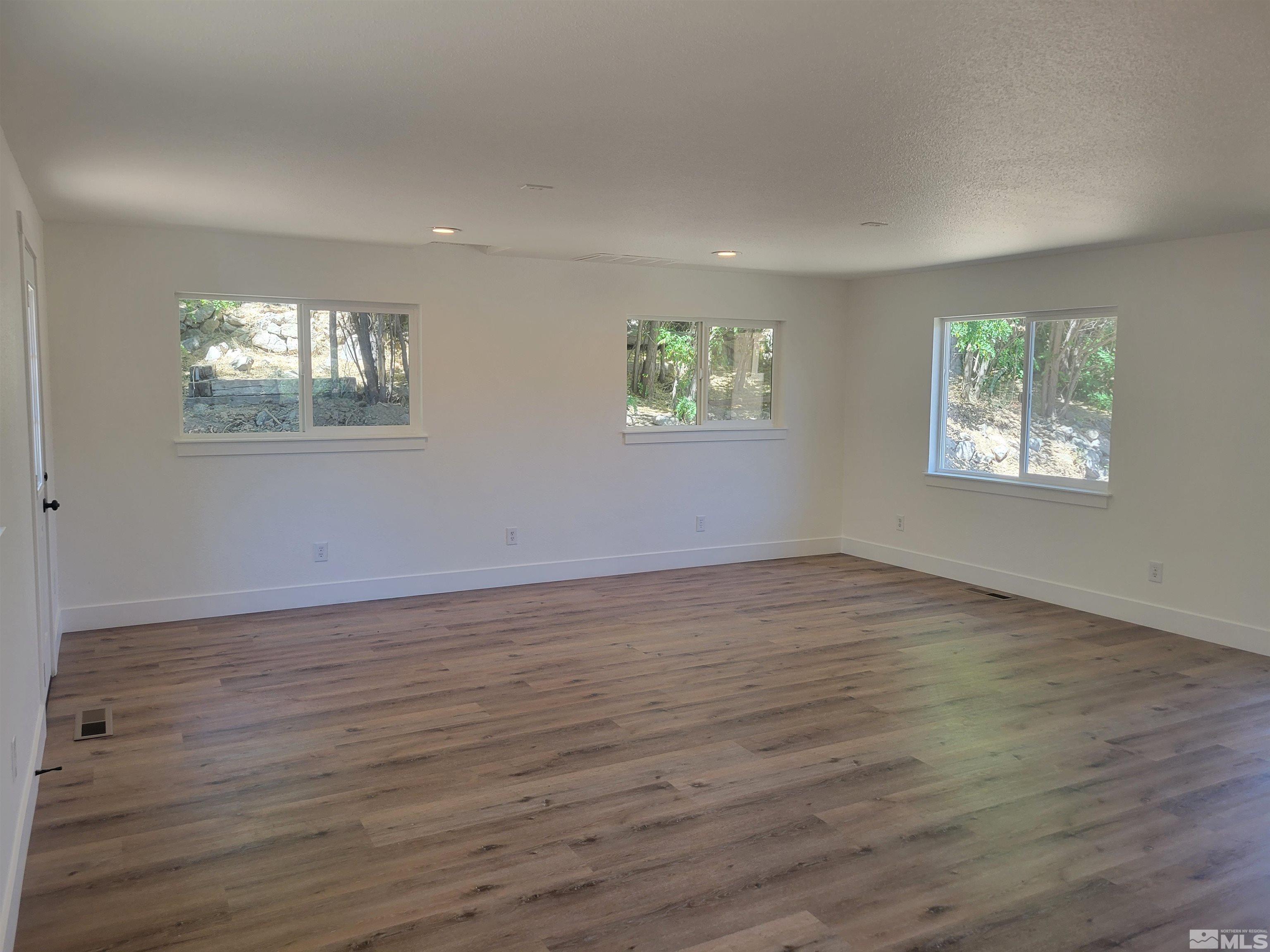 106 Opalite Court Reno, NV 89521 - Photo 7 of 23 Photo 7