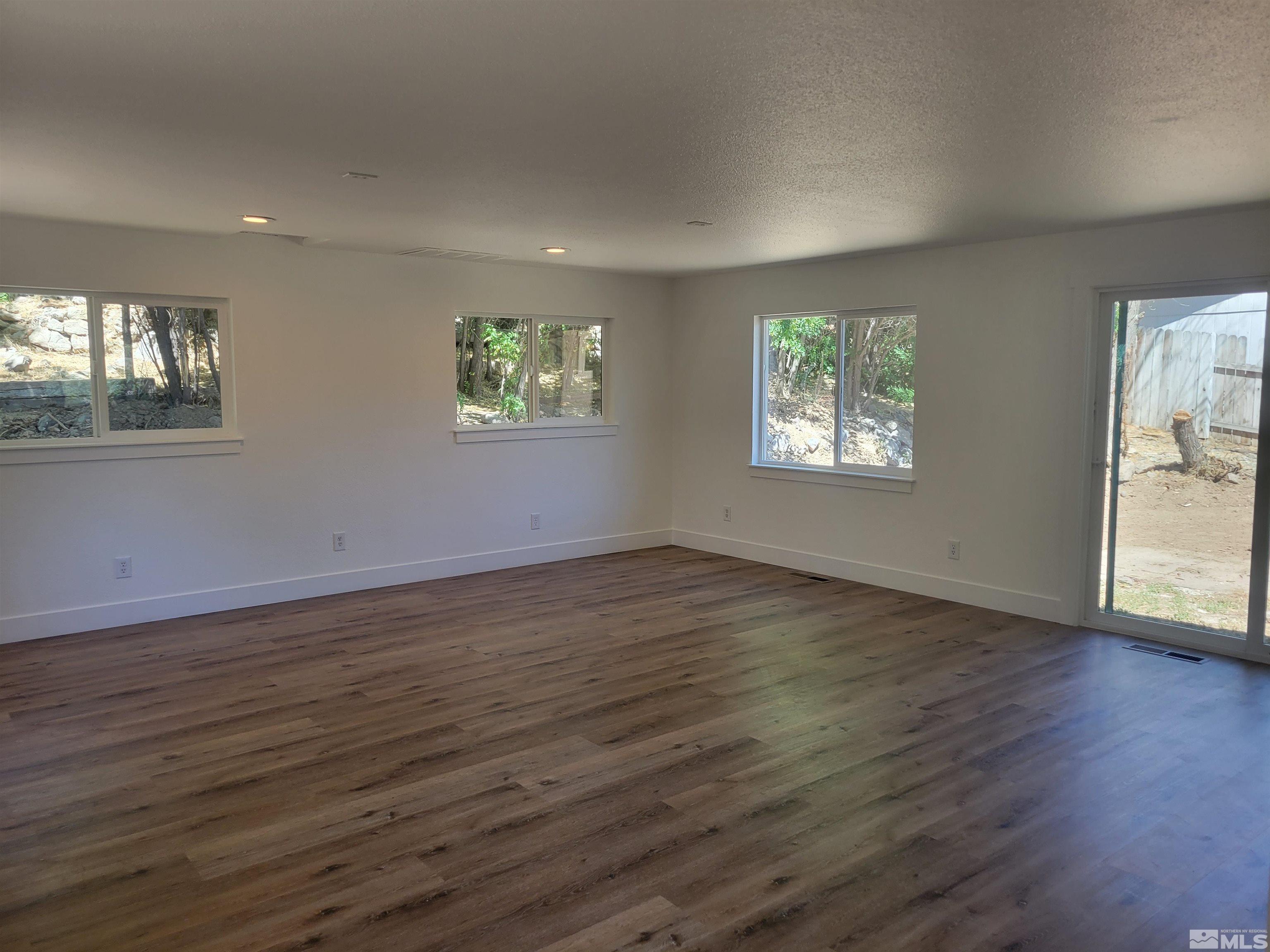 106 Opalite Court Reno, NV 89521 - Photo 8 of 23 Photo 8