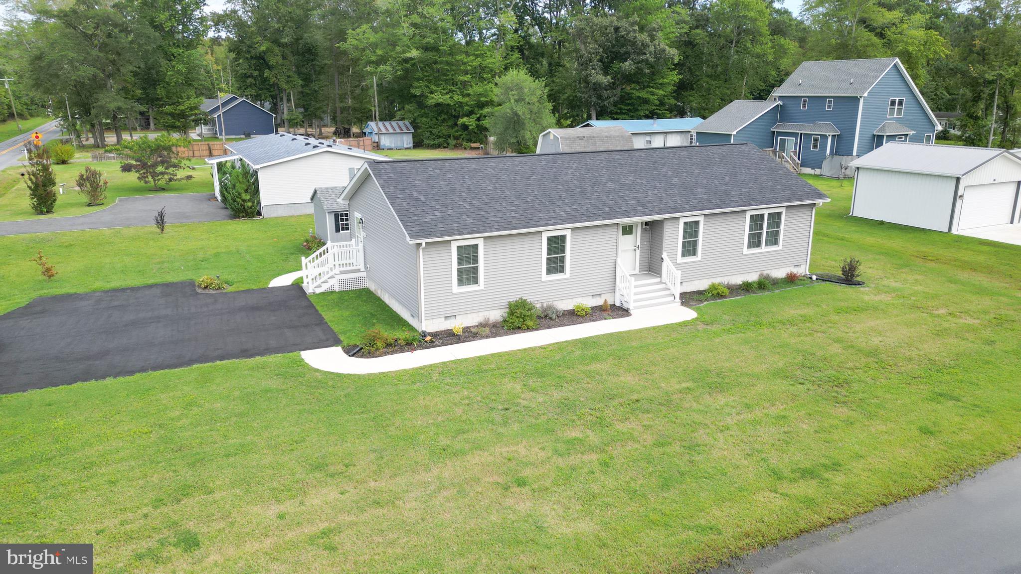 Built in '22 and hardly lived in. Still smells new