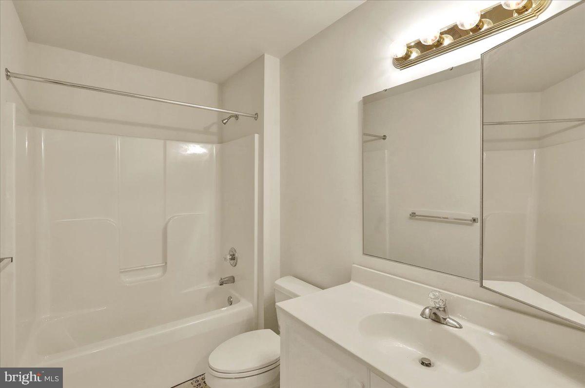 203 Barrington Drive Reading, PA 19607 - Photo 34 of 44 a bathroom with a sink mirror toilet and bathtub