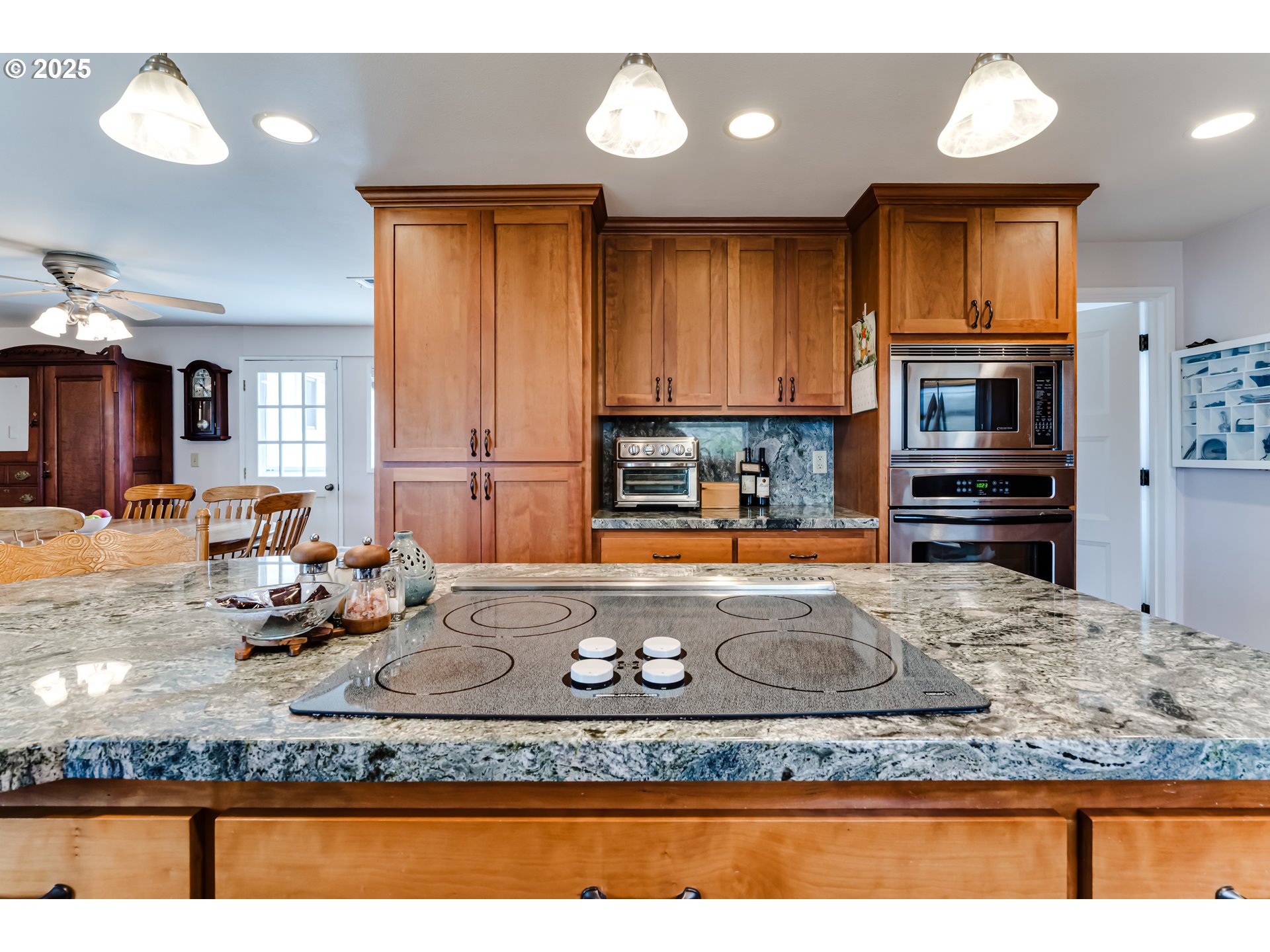 1595 Rambling Drive Springfield, OR 97477 - Photo 11 of 48