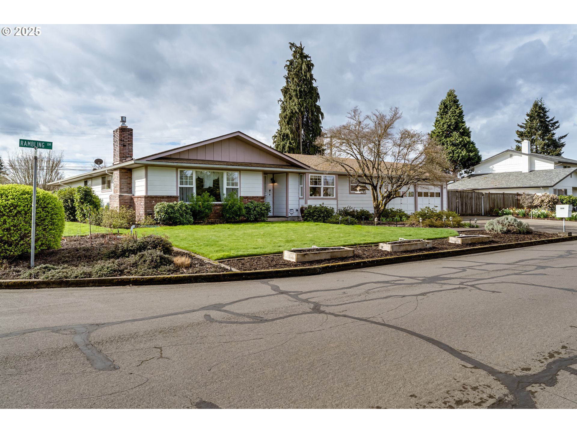 1595 Rambling Drive Springfield, OR 97477 - Photo 2 of 48